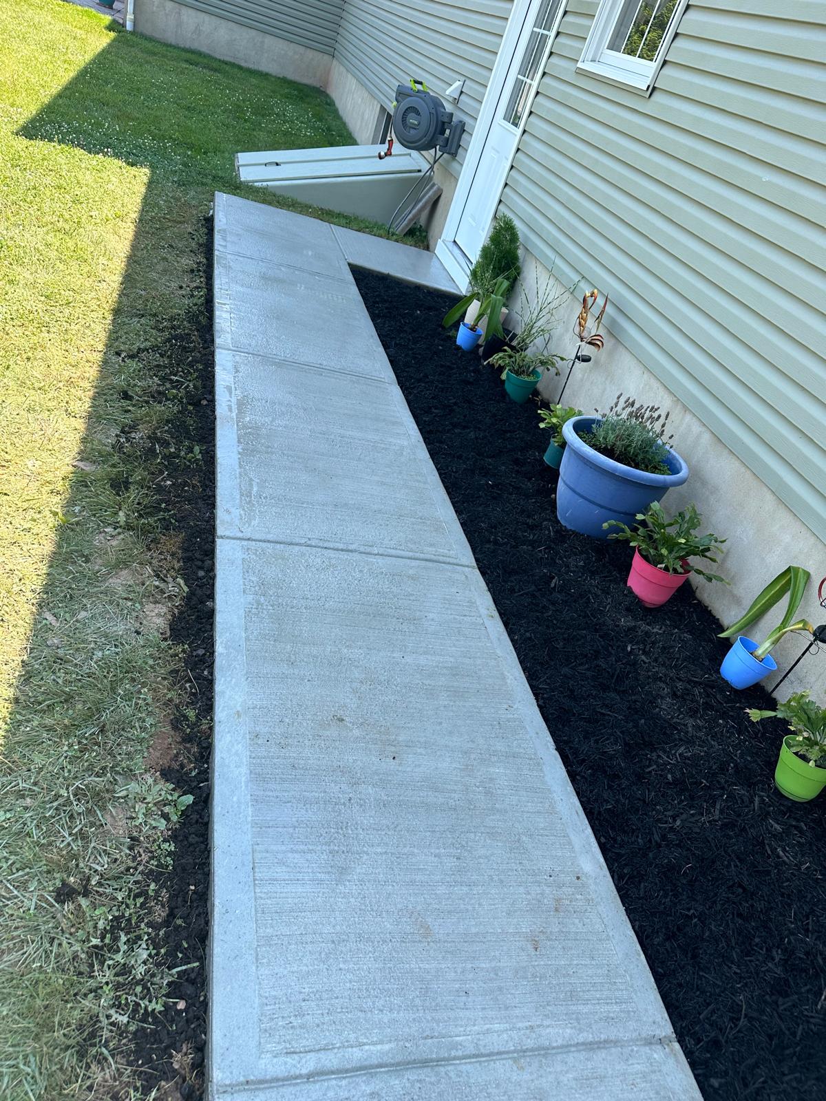 Concrete Sidewalk installation